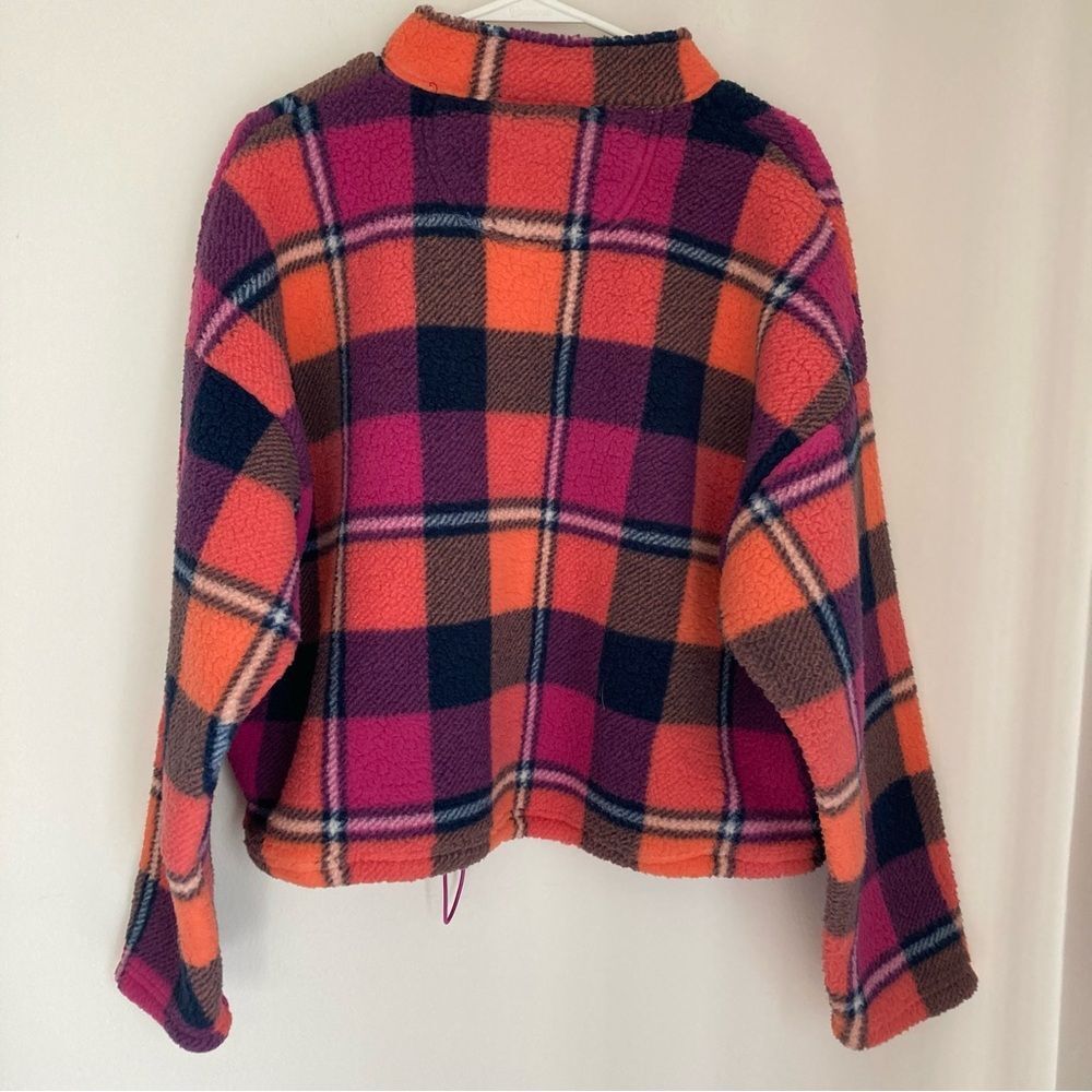 American Eagle Women’s cropped plaid fleece jacket size large. EUC! - Picture 7 of 9